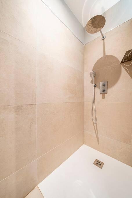 Superbe Appartement Intramuros アヴィニョン エクステリア 写真